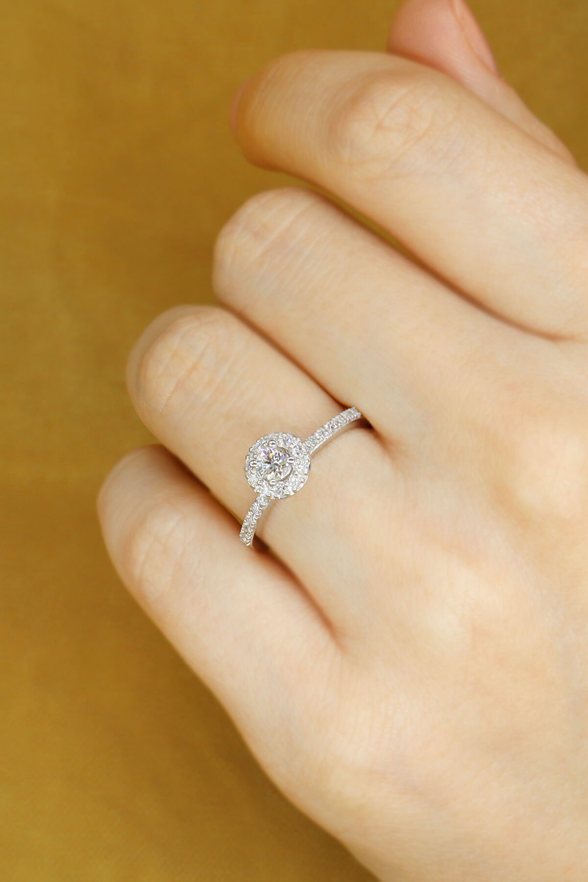 0.60 ct Kenar Taşlı Pırlanta Yüzük