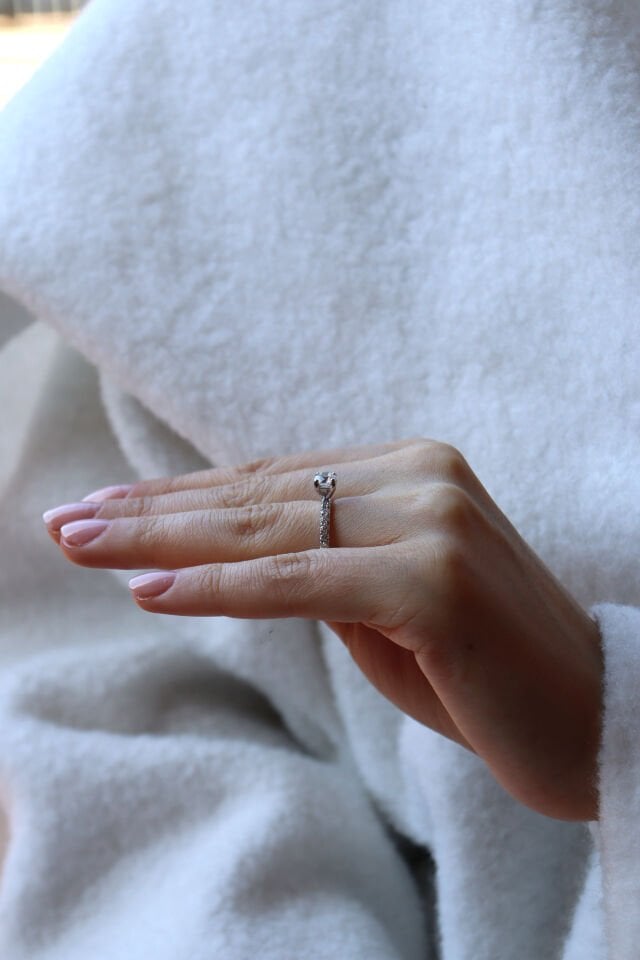 1.15 Ct Pırlanta Kenar Taşlı Tektaş Yüzük