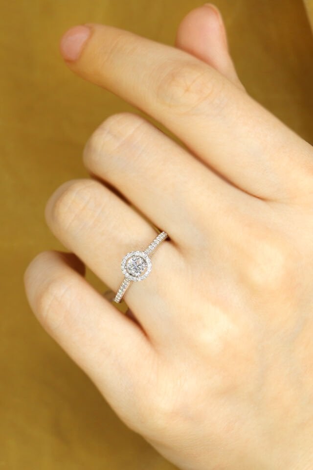0.50 Ct Kenar Taşlı Pırlanta Yüzük