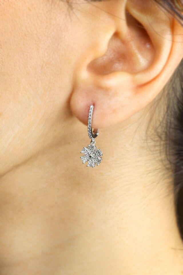 Papatya Pırlanta Küpe