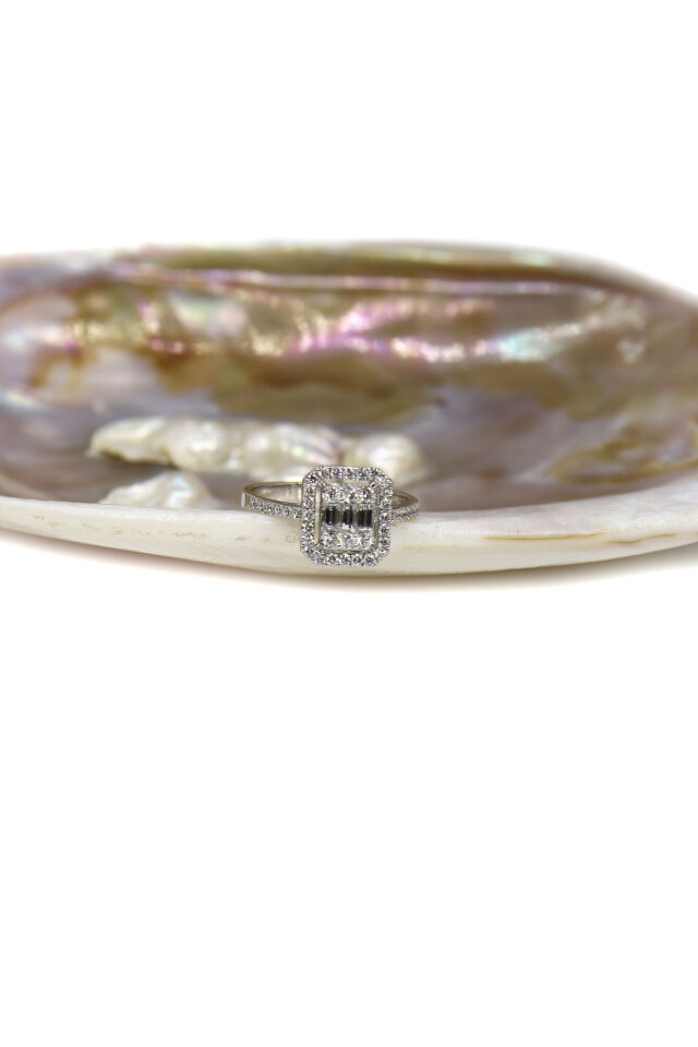 0.60 Ct Baget Pırlanta Yüzük