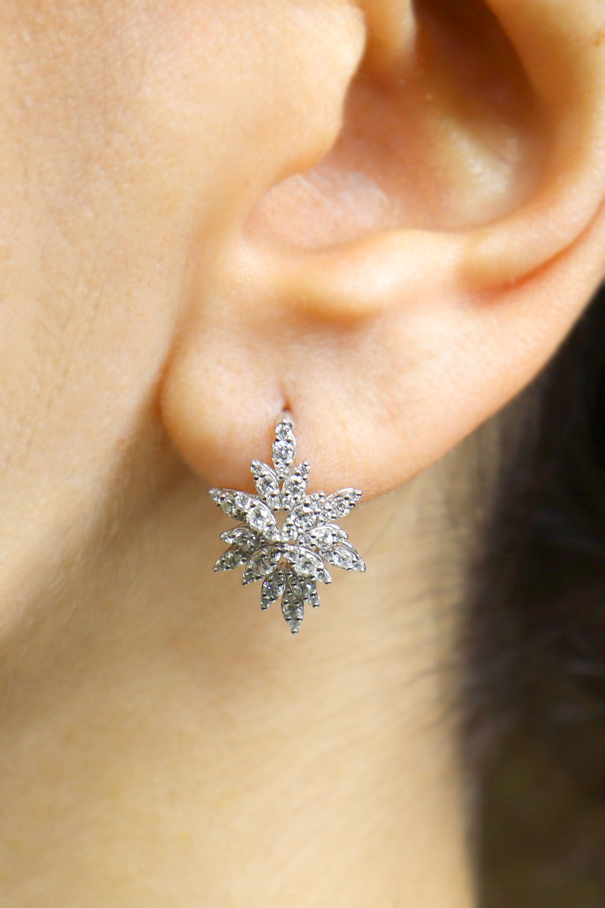 Çiçek Pırlanta Küpe