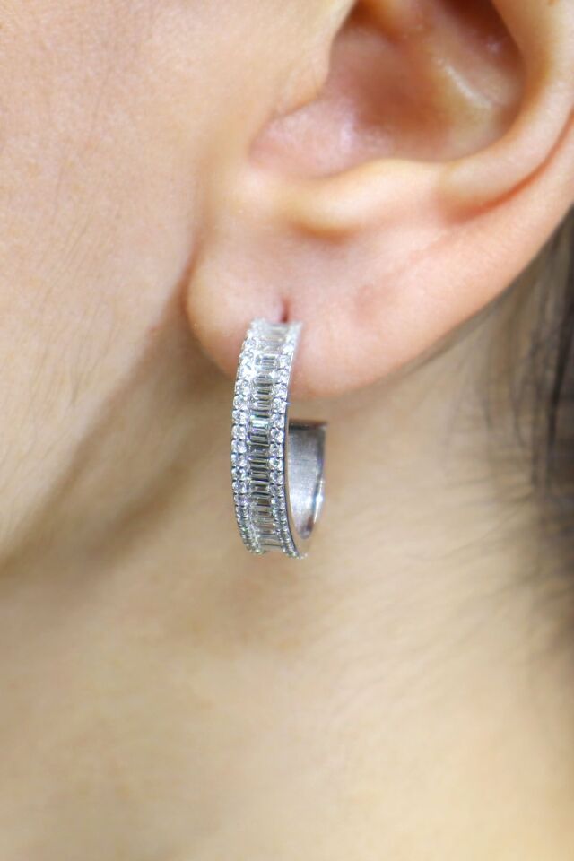 1.70 ct Baget Pırlanta Küpe