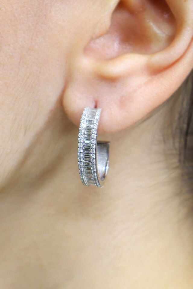 1.70 ct Baget Pırlanta Küpe