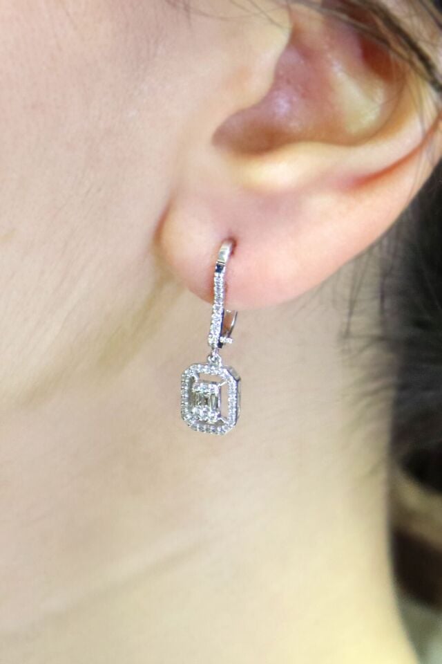 0.45 ct Pırlanta Baget Küpe