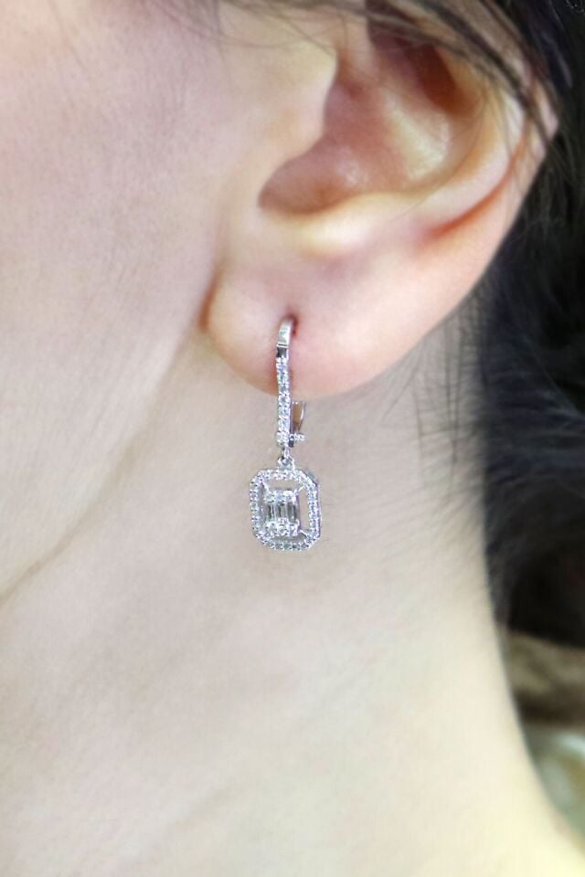0.45 ct Pırlanta Baget Küpe
