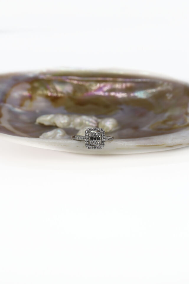 0.41 Ct Baget Pırlanta Yüzük