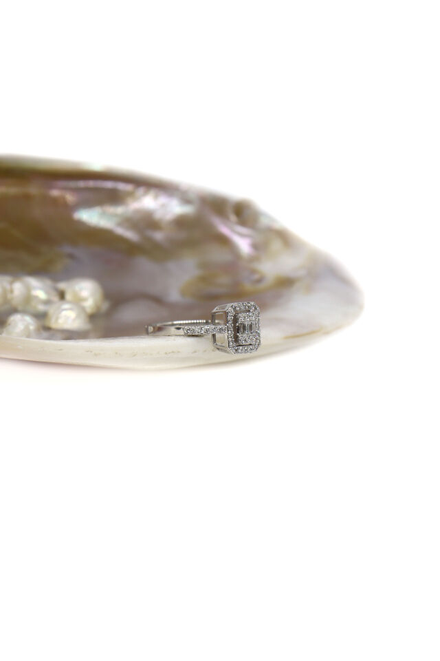 0.41 Ct Baget Pırlanta Yüzük