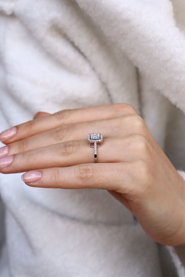 0.41 Ct Baget Pırlanta Yüzük