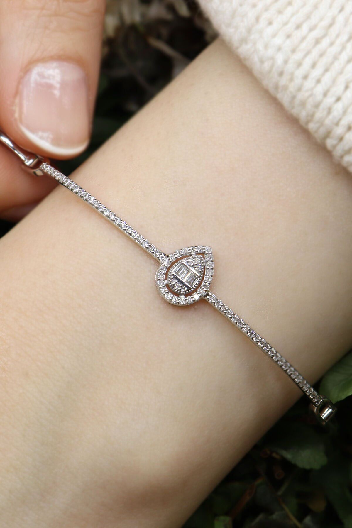 0.40 Ct Damla Baget Pırlanta Kelepçe