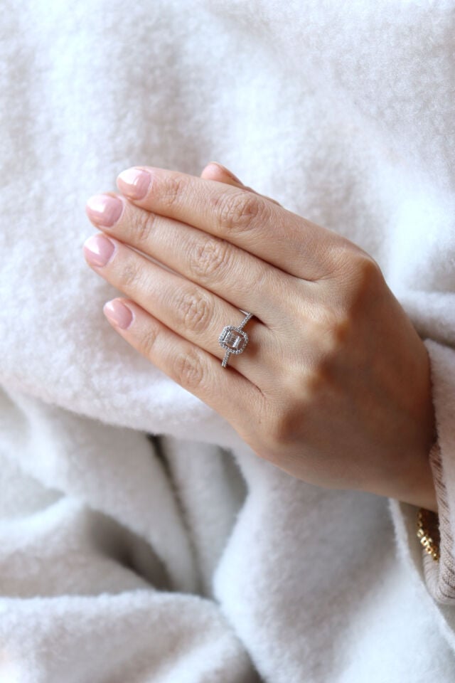 0.30 Ct Baget Pırlanta Yüzük