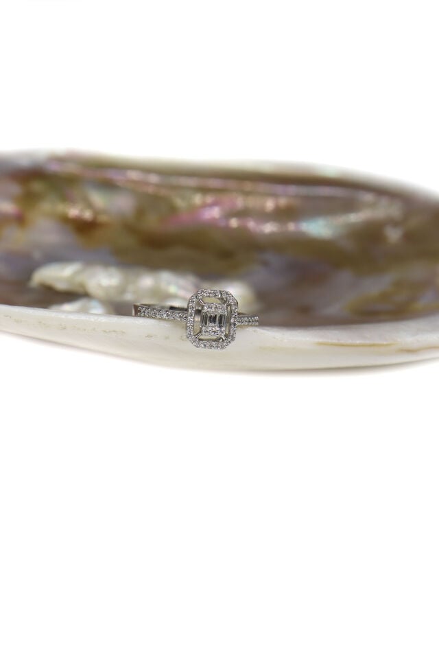 0.30 Ct Baget Pırlanta Yüzük