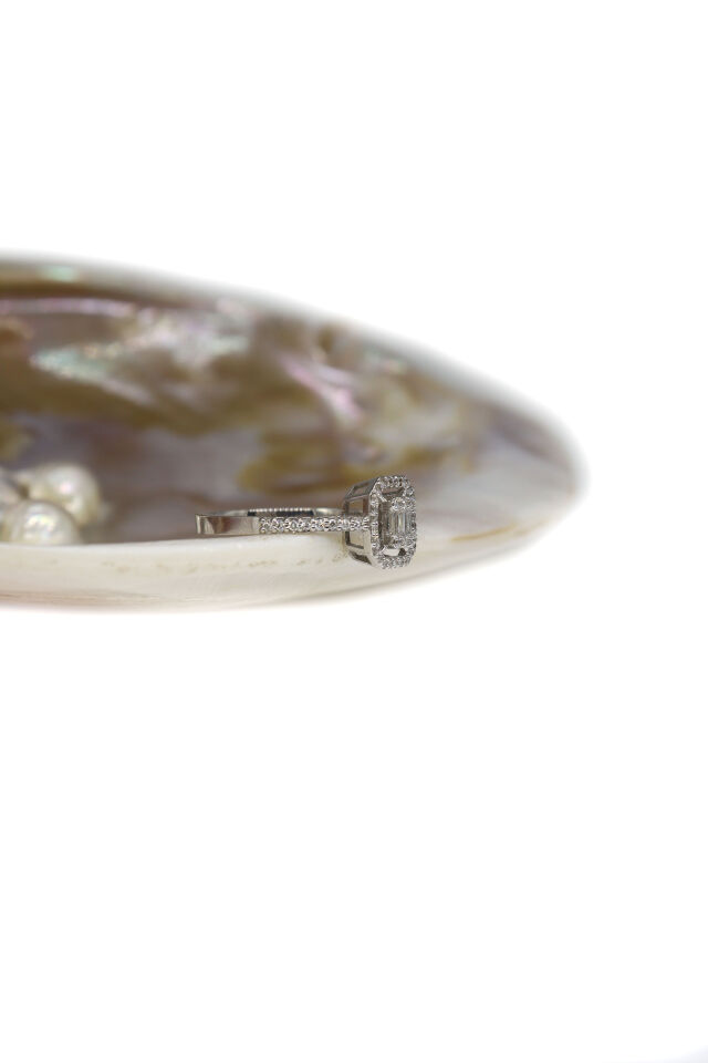 0.30 Ct Baget Pırlanta Yüzük