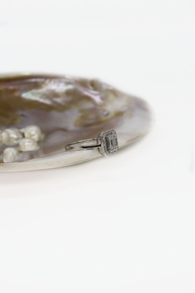 0.54 Ct Baget Pırlanta Yüzük