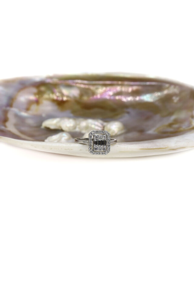 0.54 Ct Baget Pırlanta Yüzük