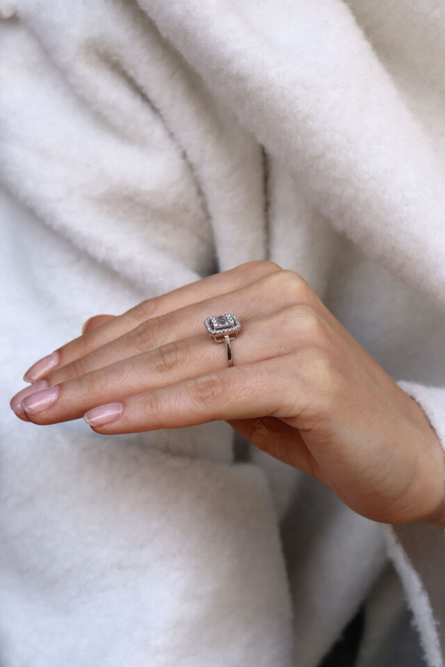 0.54 Ct Baget Pırlanta Yüzük