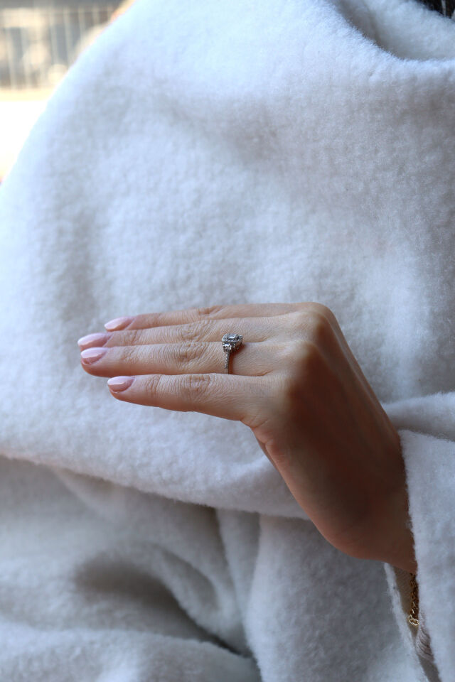 0.35 Ct Baget Pırlanta Yüzük