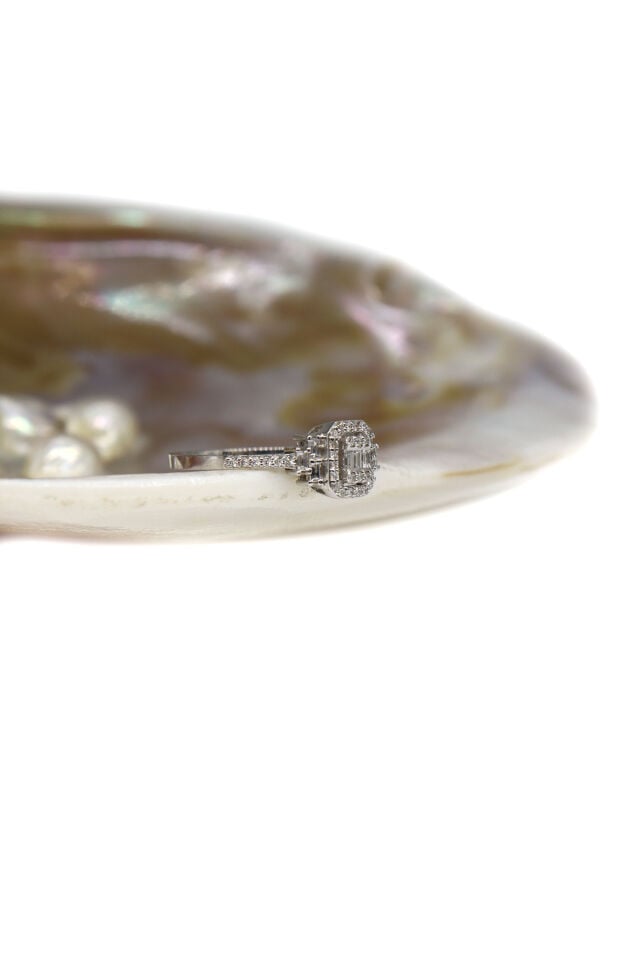 0.35 Ct Baget Pırlanta Yüzük