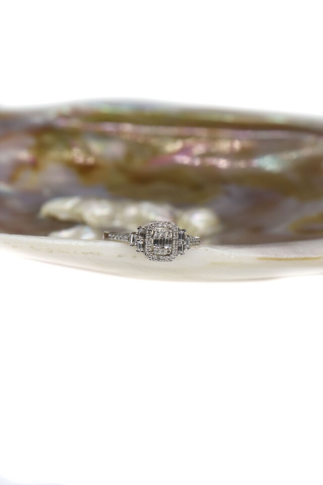 0.35 Ct Baget Pırlanta Yüzük