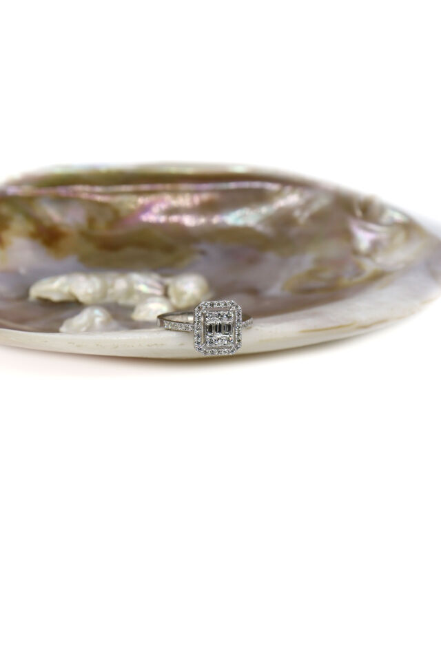 0.60 Ct Baget Pırlanta Yüzük