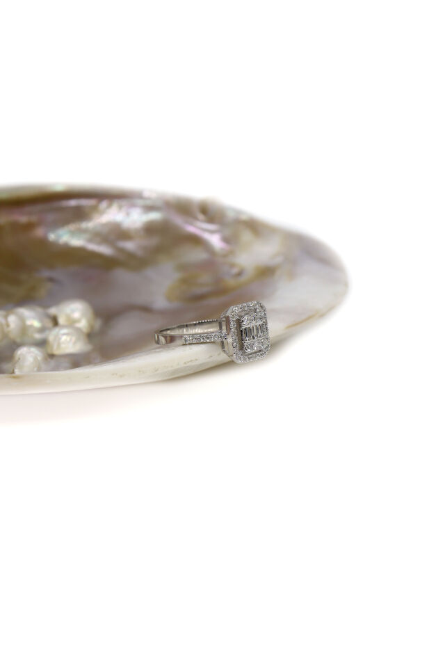 0.60 Ct Baget Pırlanta Yüzük