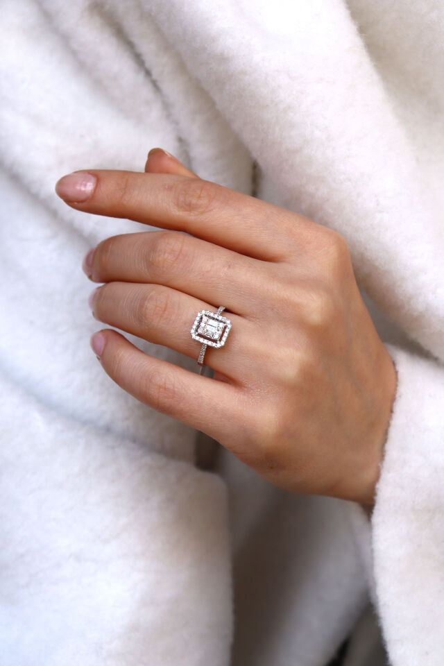 0.60 Ct Baget Pırlanta Yüzük