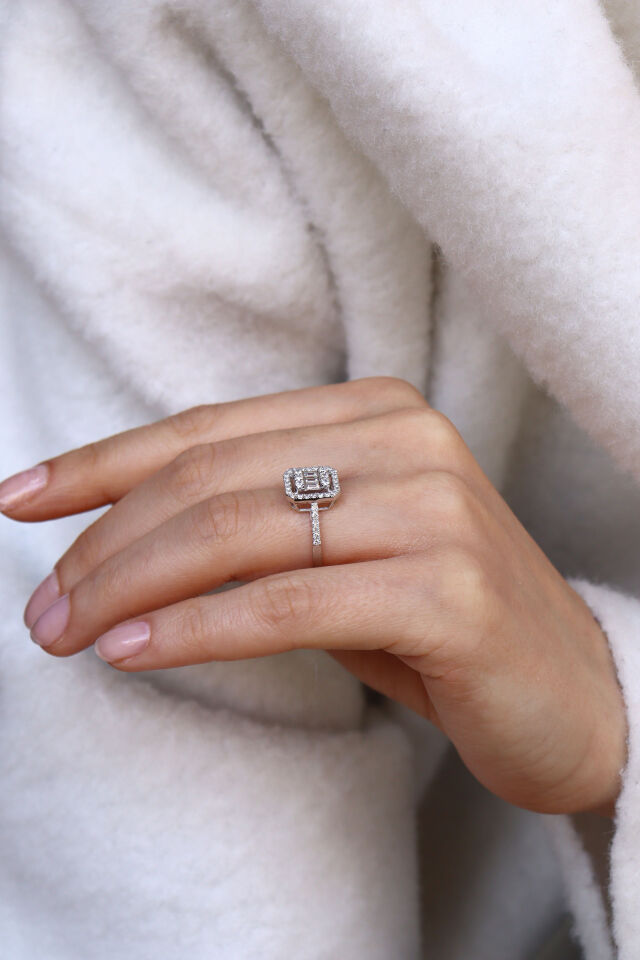 0.60 Ct Baget Pırlanta Yüzük