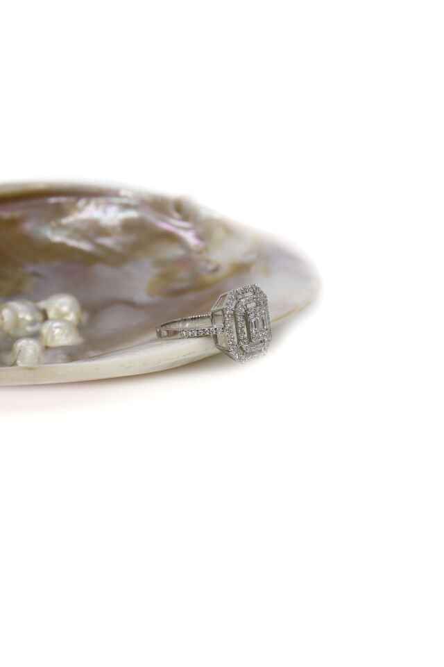 0.76 Ct Baget Pırlanta Yüzük