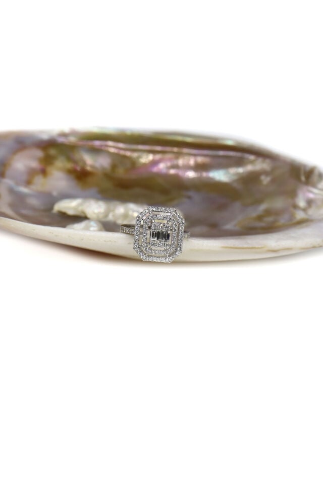 0.76 Ct Baget Pırlanta Yüzük