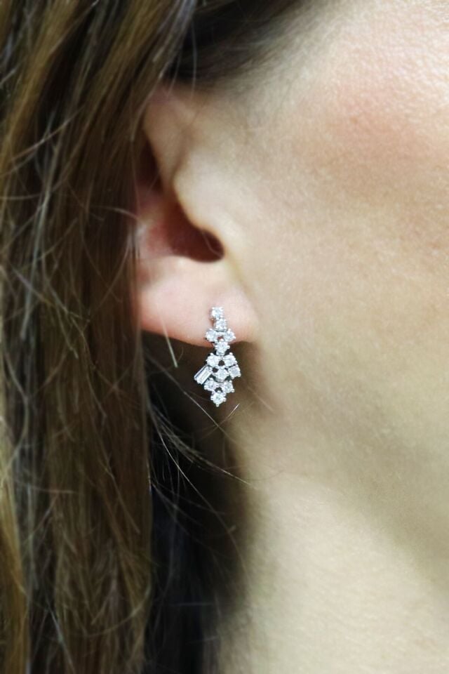 Asimetri Baget Pırlanta Küpe