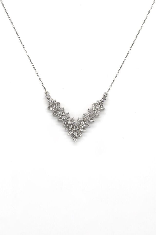 1.90 ct Asimetri Baget Pırlanta Kolye