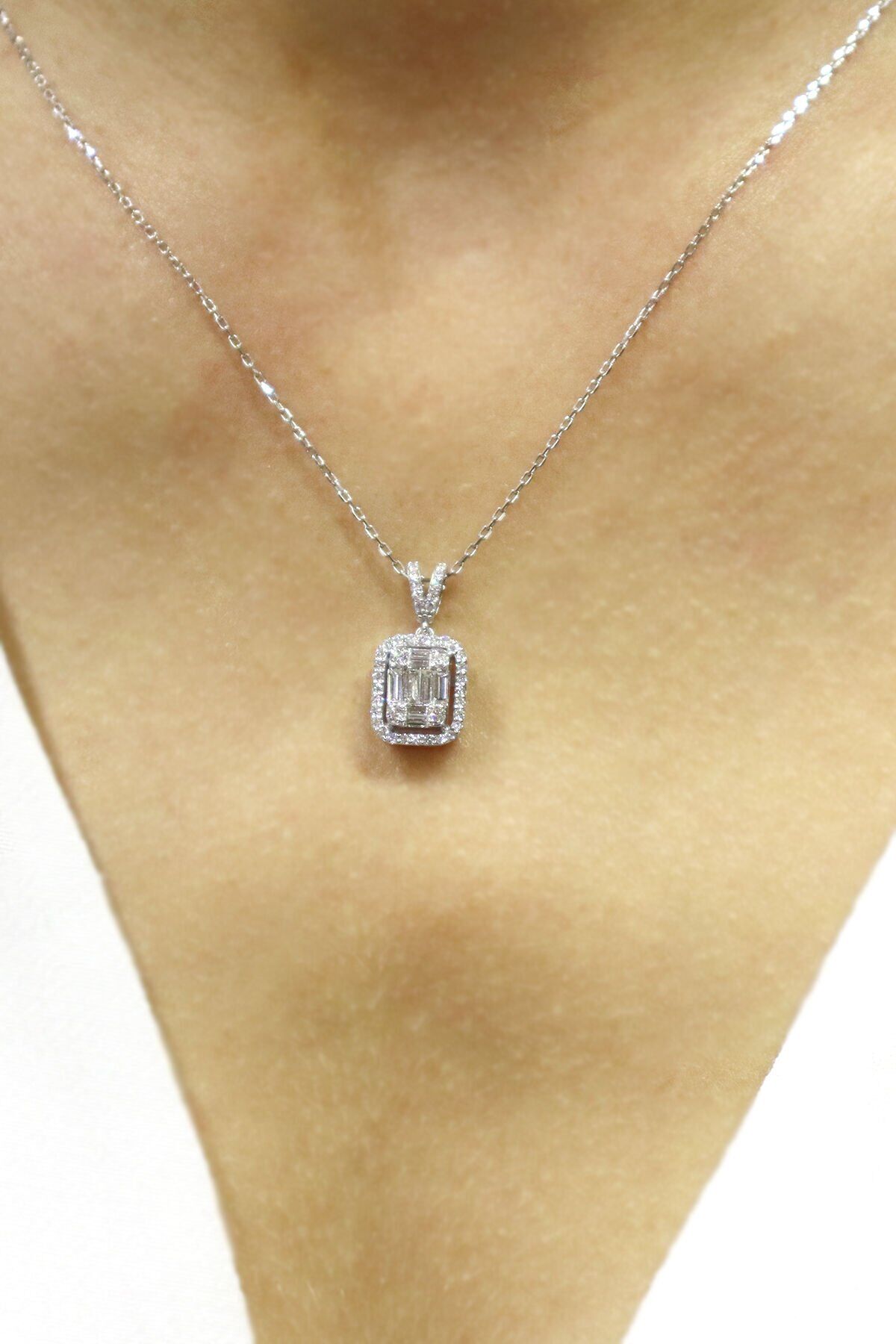 0.45 ct Baget Pırlanta Kolye