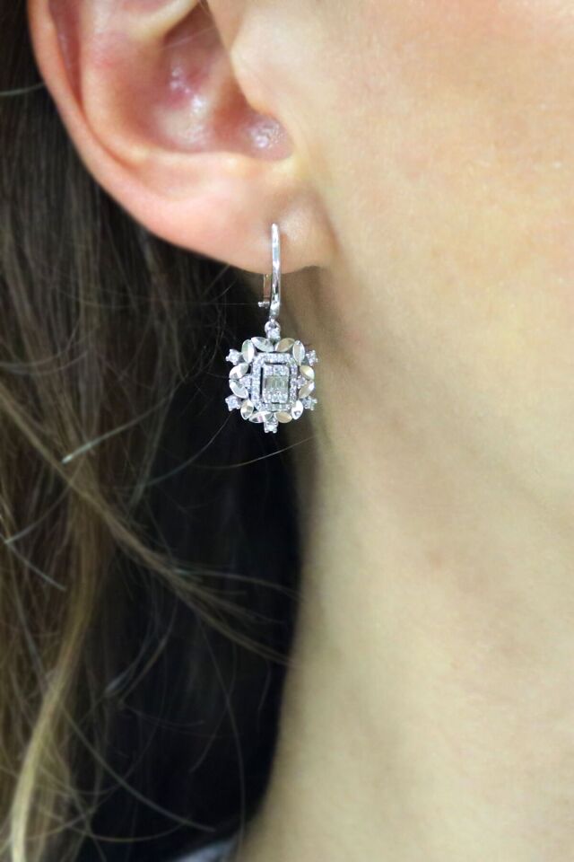 0.60 ct Kalemli Baget Pırlanta Kolye