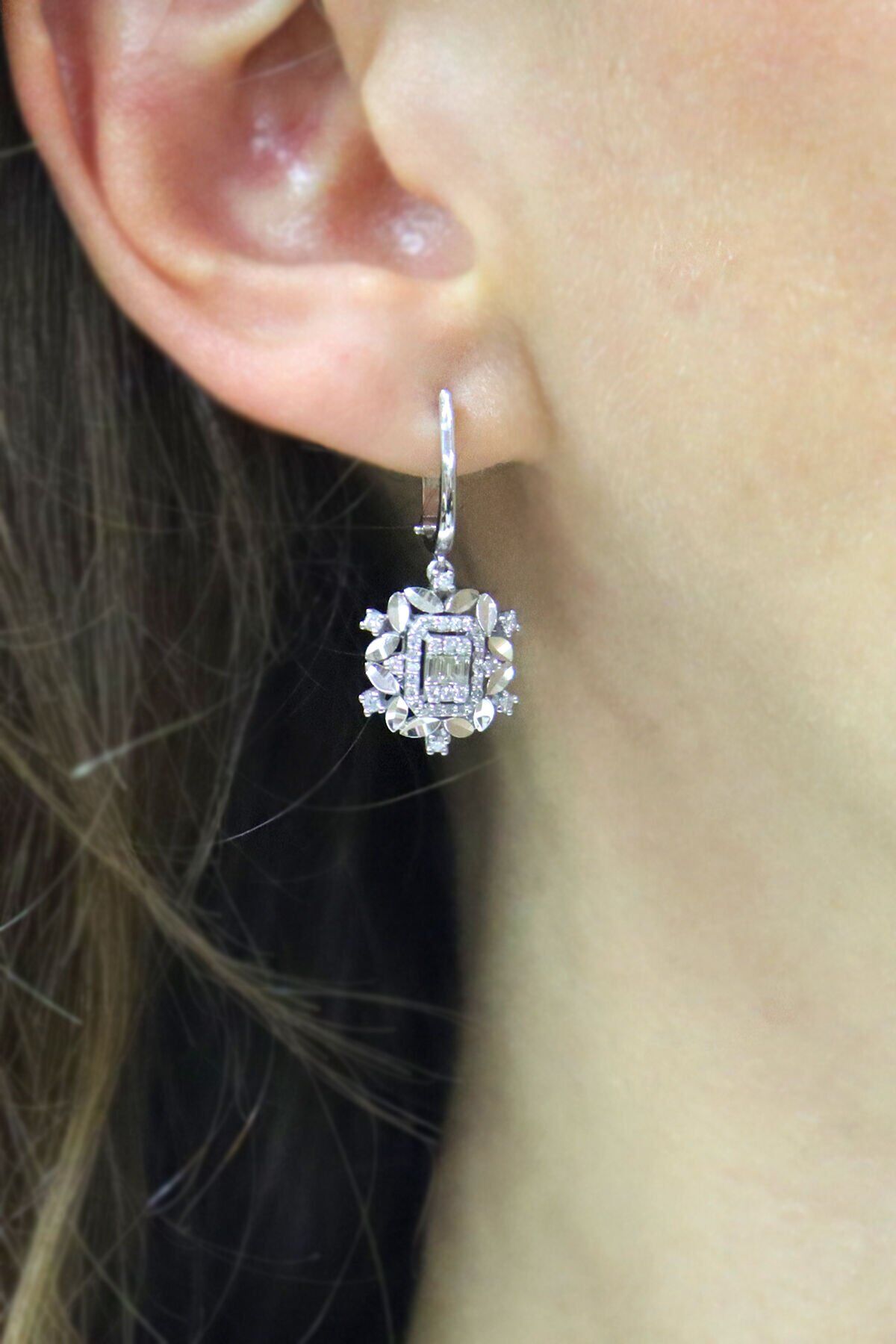 0.60 ct Kalemli Baget Pırlanta Kolye