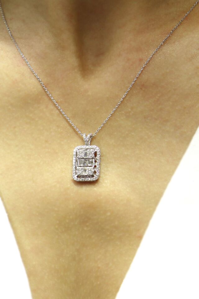 0.65 ct Baget Pırlanta Kolye