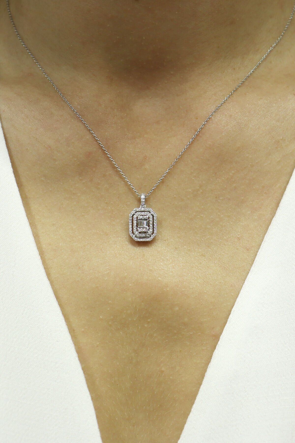 0.30 ct Baget Pırlanta Kolye