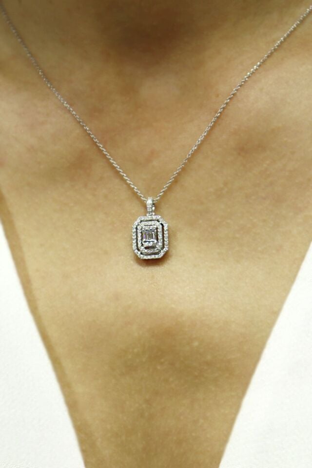 0.30 ct Baget Pırlanta Kolye