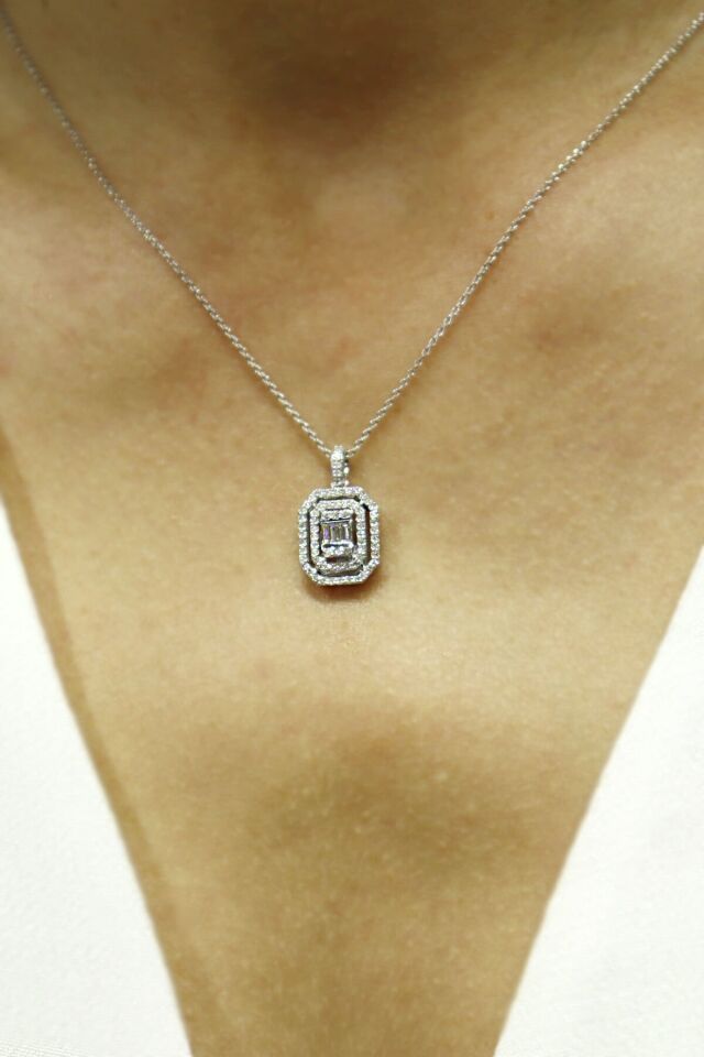 0.30 ct Baget Pırlanta Kolye