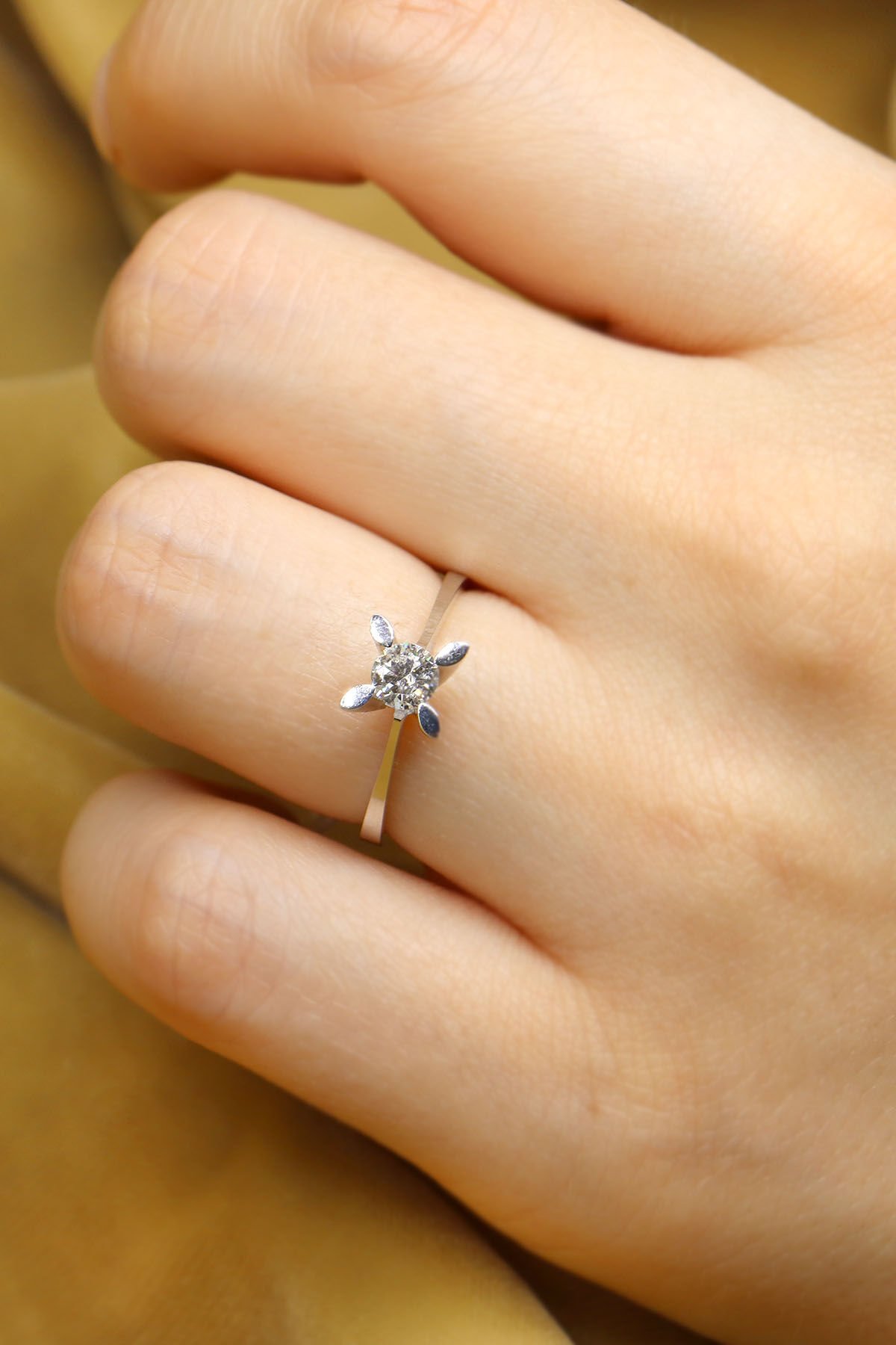 0.30 ct Pırlanta Tektaş Yüzük