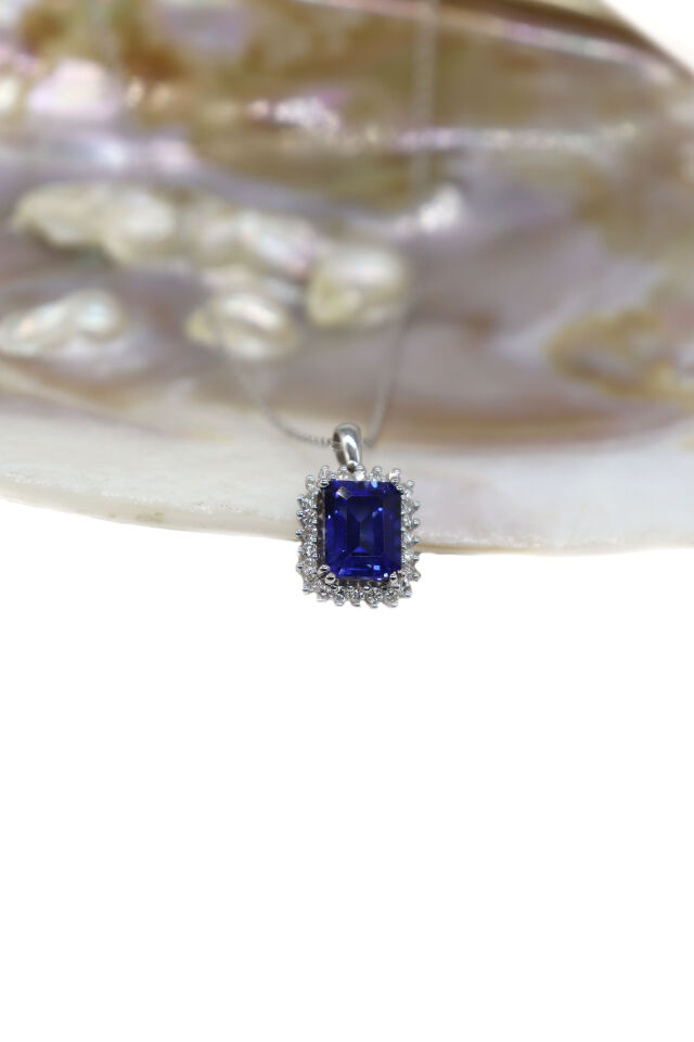 Safir Tek Sıra Emerald Pırlanta Kolye