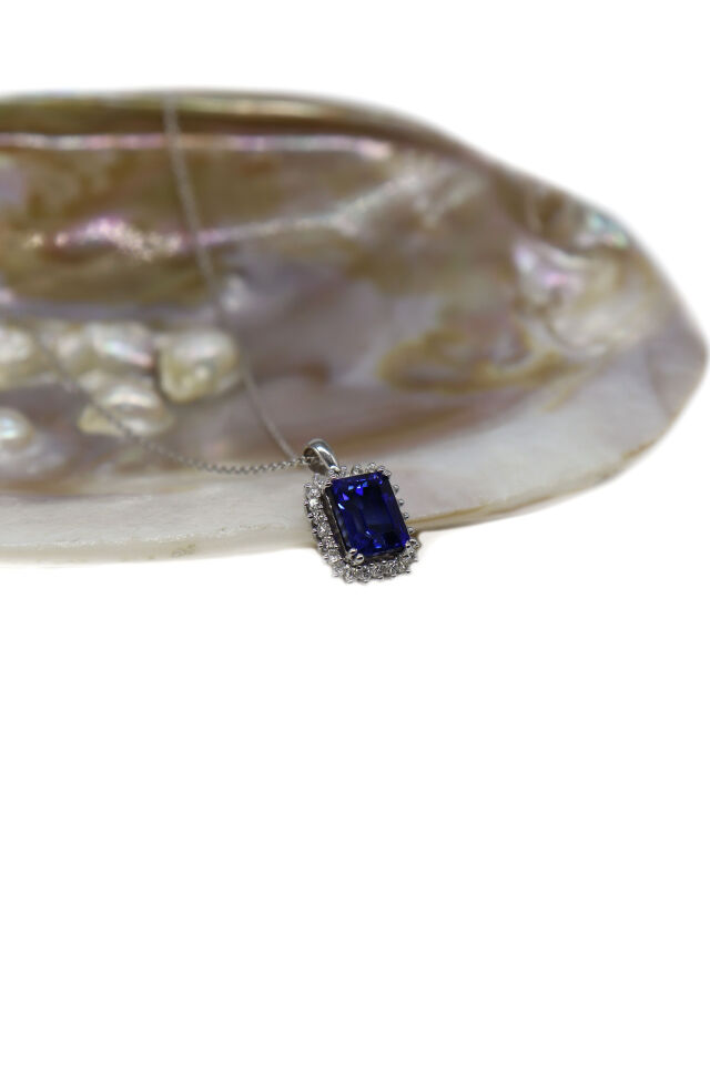 Safir Tek Sıra Emerald Pırlanta Kolye