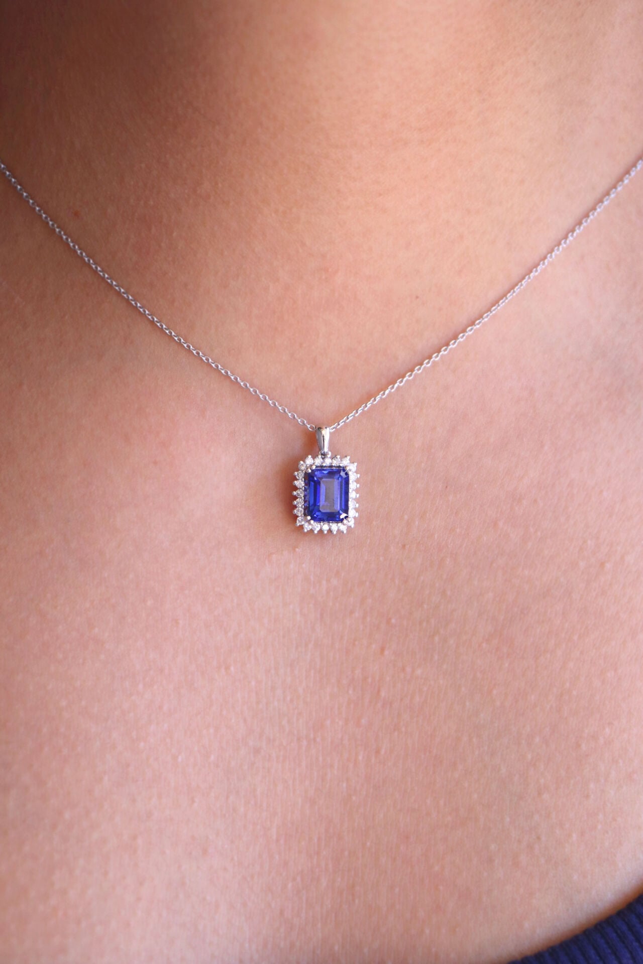 Safir Tek Sıra Emerald Pırlanta Kolye