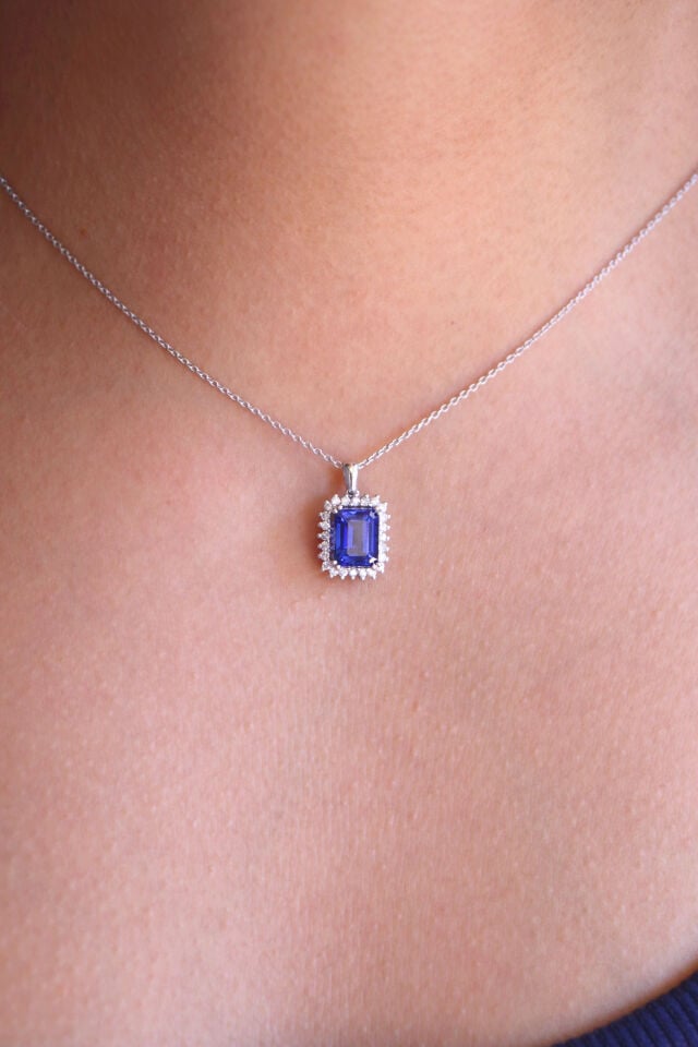 Safir Tek Sıra Emerald Pırlanta Kolye