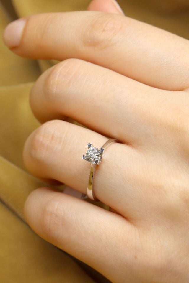 0.30 ct Pırlanta Tektaş Yüzük