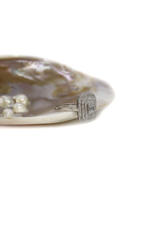 0.80 Ct Baget Pırlanta Yüzük