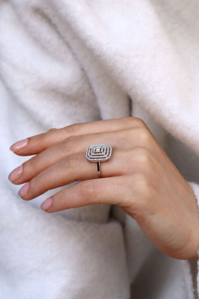 0.80 Ct Baget Pırlanta Yüzük