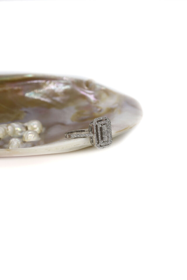 0.90 Ct Baget Pırlanta Yüzük