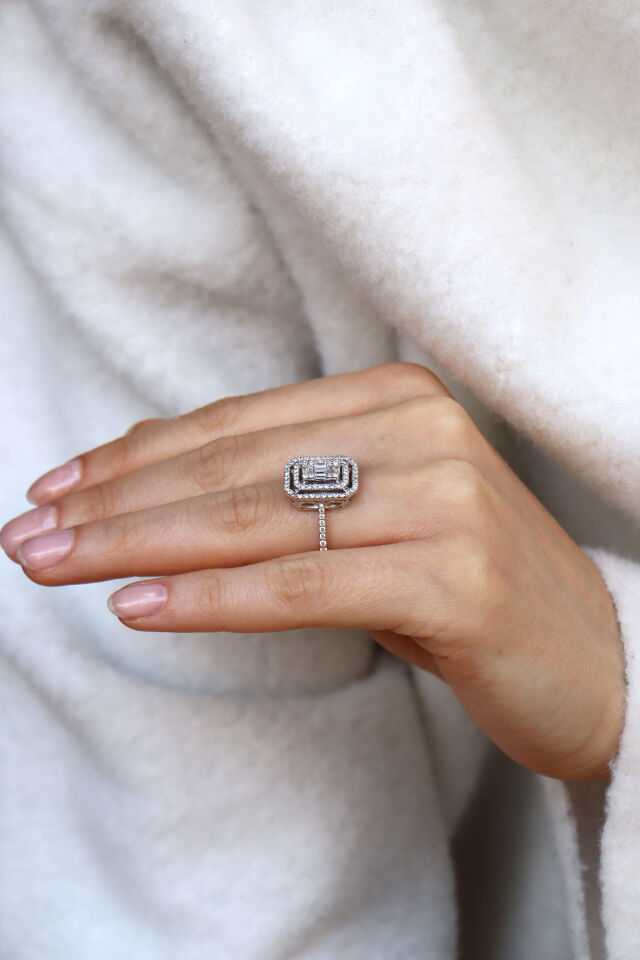 0.90 Ct Baget Pırlanta Yüzük