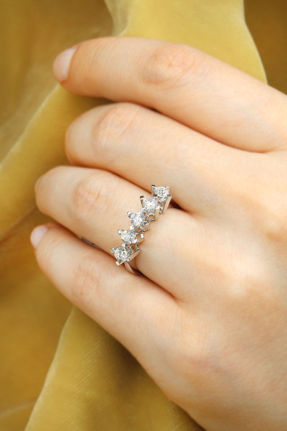 0.90 ct Pırlanta Beştaş Yüzük