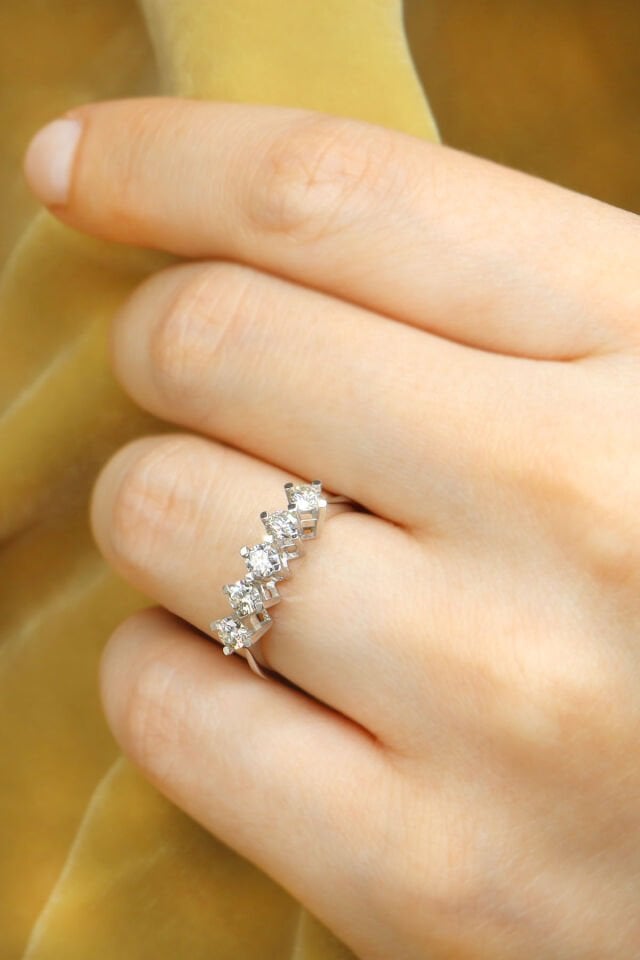 0.60 ct Pırlanta Beştaş Yüzük